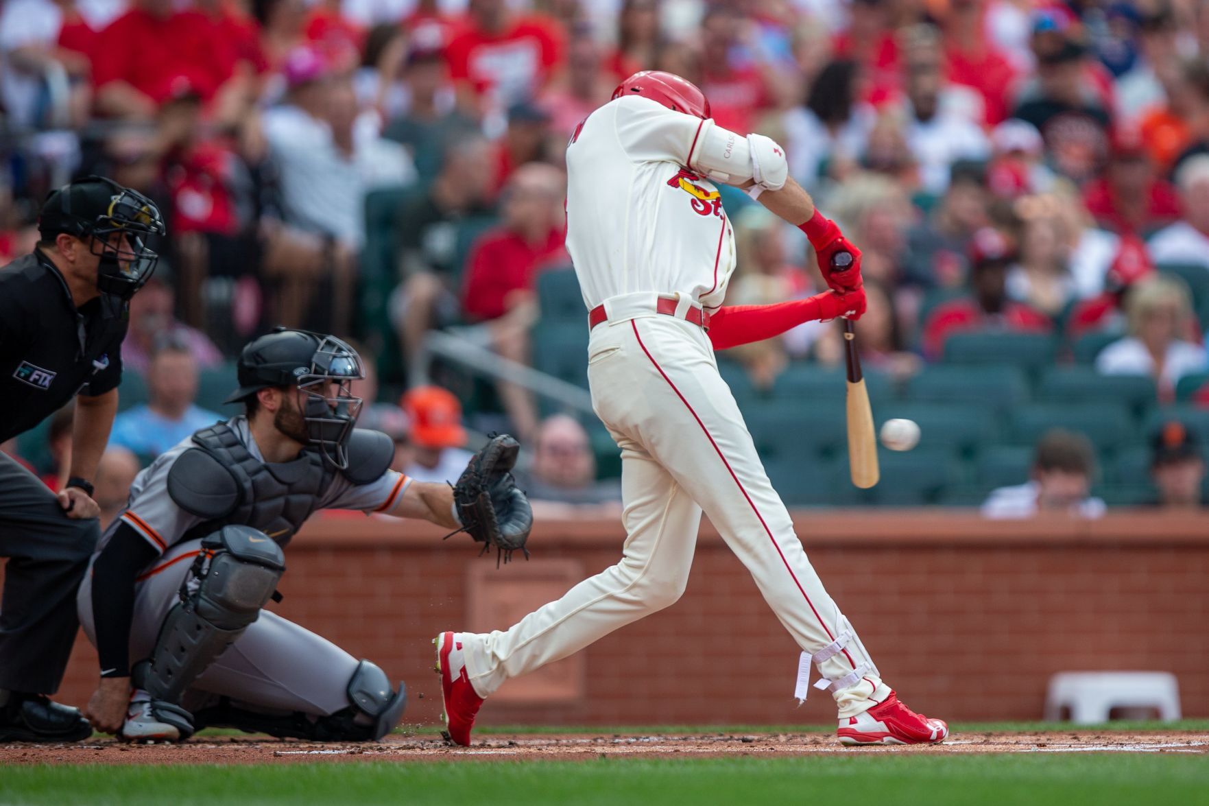 Cardinals try to even up series against Giants
